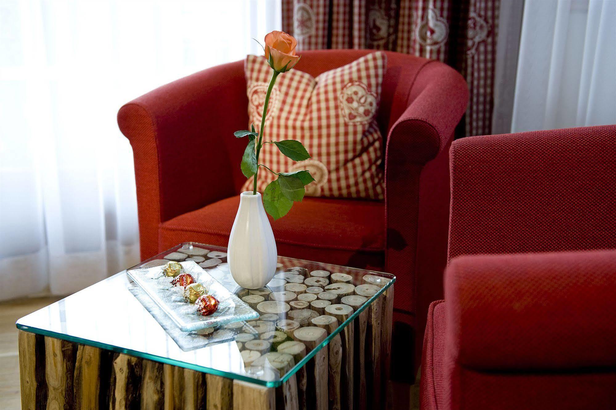 Hotel Alpina Klosters Bagian luar foto