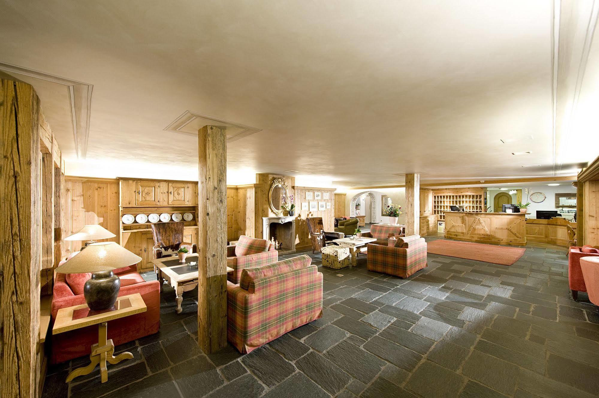 Hotel Alpina Klosters Bagian luar foto